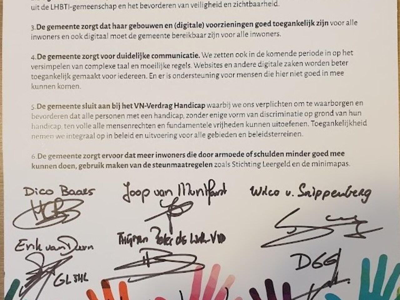 Ondertekende Manifest inclusief samenleven Vijfheerenlanden. Ondertekend door alle partijen.